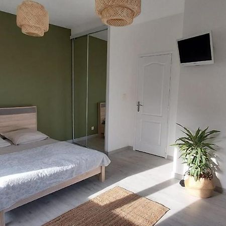 Chambre Avec Terrasse Lägenhet Sarrians Exteriör bild