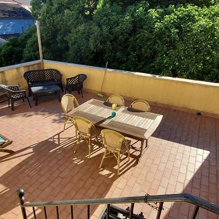 Chambre Avec Terrasse Lägenhet Sarrians Exteriör bild