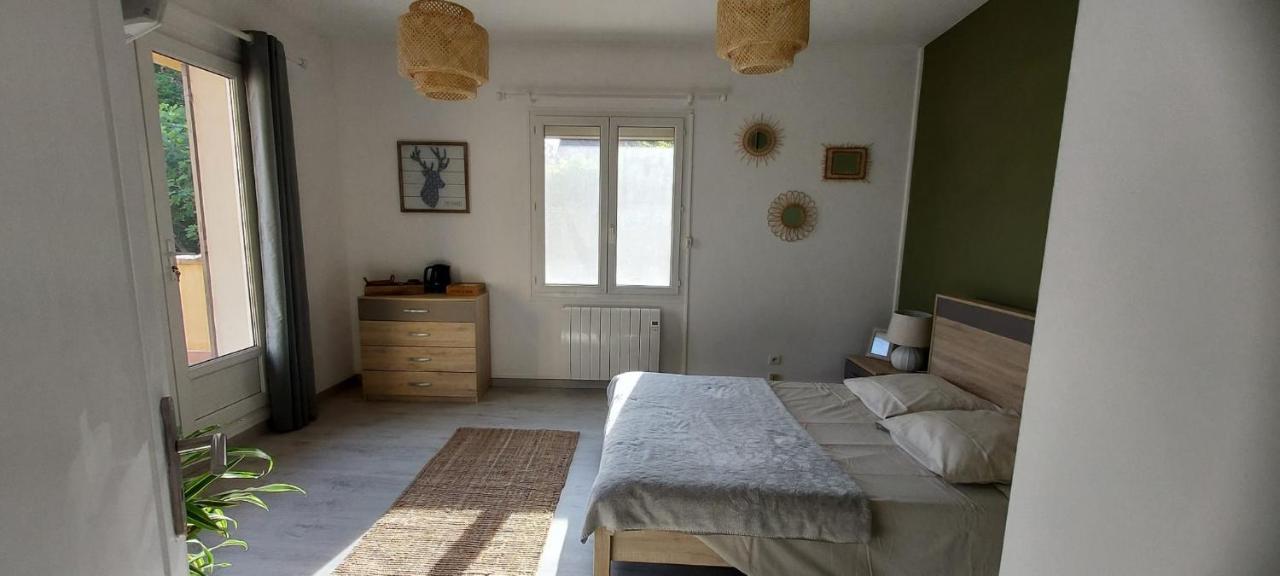 Chambre Avec Terrasse Lägenhet Sarrians Exteriör bild