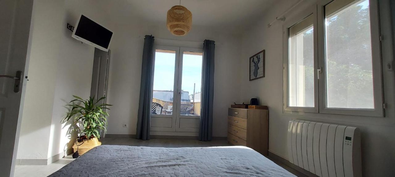 Chambre Avec Terrasse Lägenhet Sarrians Exteriör bild